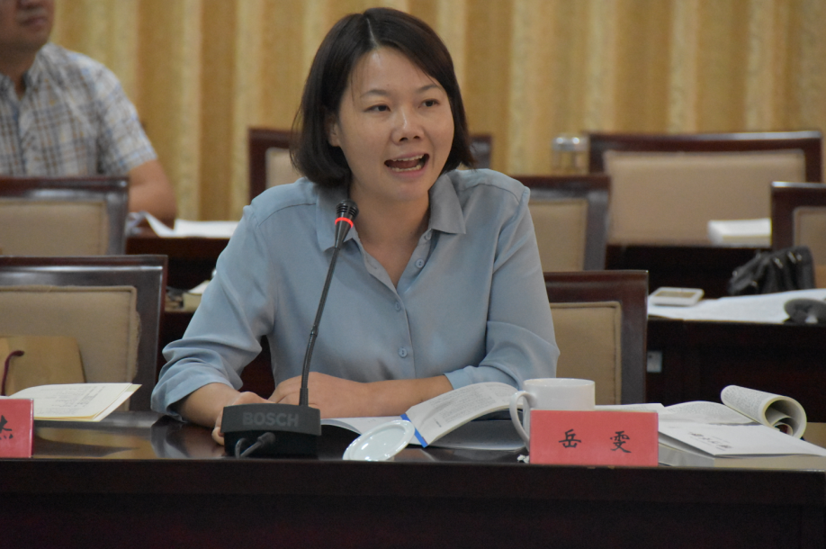(图为中国作家协会创作研究部理论处副处长,评论家岳雯(图为中国作家