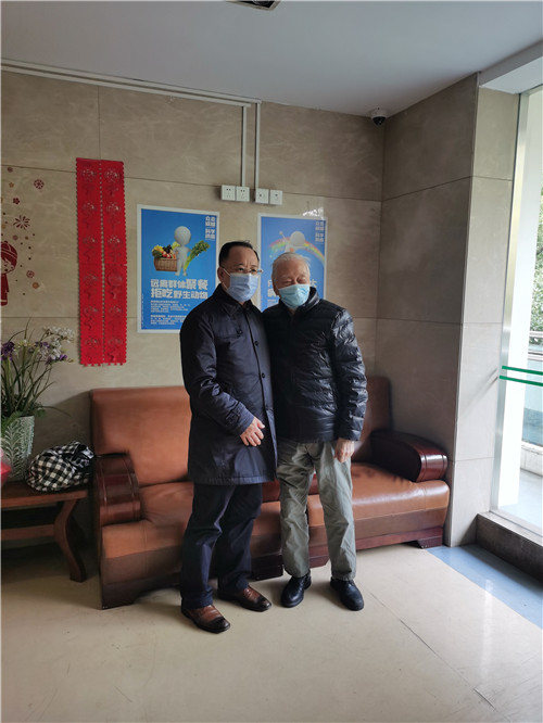 省作协党组书记、常务副主席侯志明看望慰问老作家王火.jpg