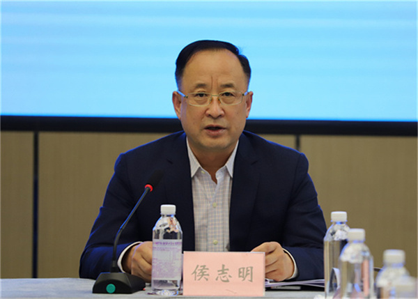 主席团侯志明.jpg