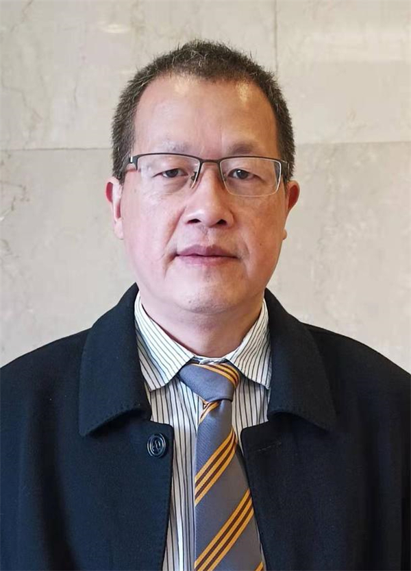 省作协副主席、《四川文学》杂志社社长罗伟章.jpg