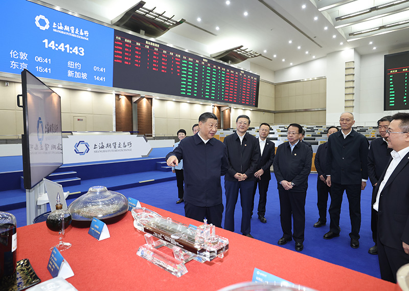 习近平在上海考察时强调
聚焦建设“五个中心”重要使命
加快建成社会主义现代化国际大都市
返京途中在江苏盐城考察
蔡奇陪同考察「相关图片」