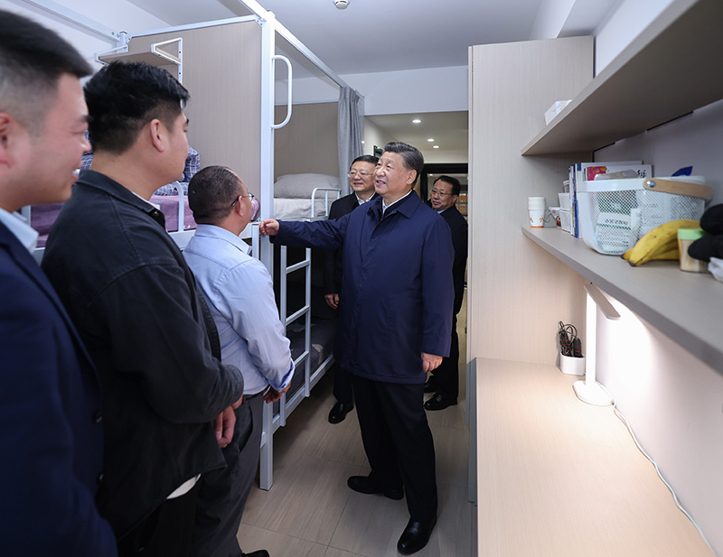 习近平在上海考察时强调
聚焦建设“五个中心”重要使命
加快建成社会主义现代化国际大都市
返京途中在江苏盐城考察
蔡奇陪同考察「相关图片」