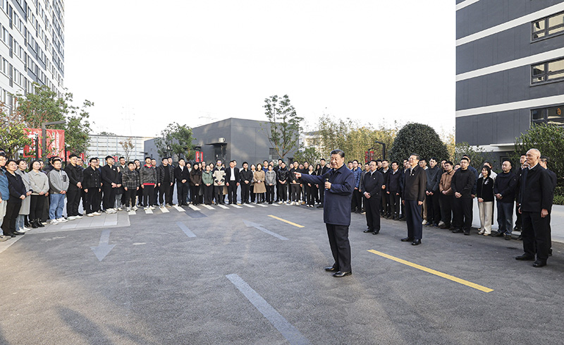 习近平在上海考察时强调
聚焦建设“五个中心”重要使命
加快建成社会主义现代化国际大都市
返京途中在江苏盐城考察
蔡奇陪同考察「相关图片」