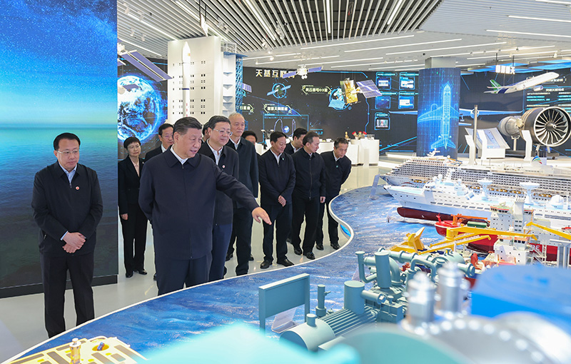 习近平在上海考察时强调
聚焦建设“五个中心”重要使命
加快建成社会主义现代化国际大都市
返京途中在江苏盐城考察
蔡奇陪同考察「相关图片」