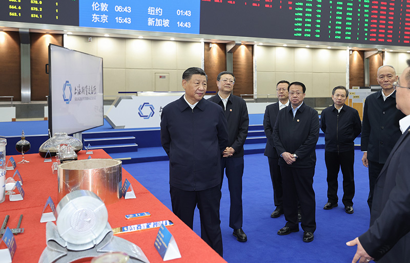 习近平在上海考察时强调
聚焦建设“五个中心”重要使命
加快建成社会主义现代化国际大都市
返京途中在江苏盐城考察
蔡奇陪同考察「相关图片」