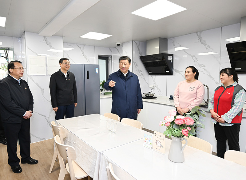 习近平在上海考察时强调
聚焦建设“五个中心”重要使命
加快建成社会主义现代化国际大都市
返京途中在江苏盐城考察
蔡奇陪同考察「相关图片」