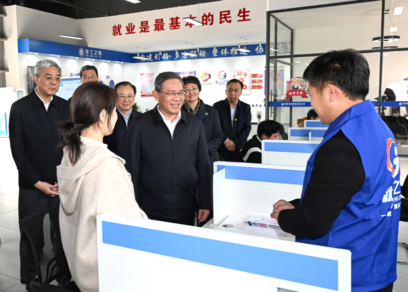 李强在福建、江西调研时强调
顺应人民群众对高品质生活新期待
在推动高质量发展中不断增进民生福祉「相关图片」