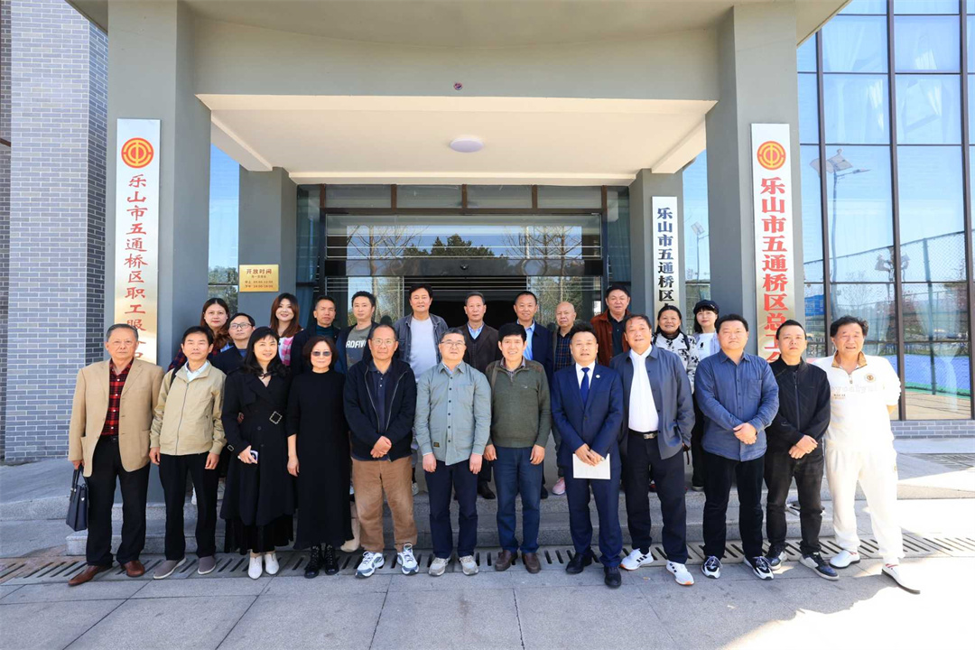 1711505300115092.jpeg 研讨会合影.jpeg