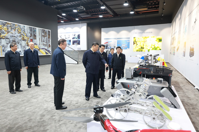 习近平在重庆考察时强调
进一步全面深化改革开放
不断谱写中国式现代化重庆篇章
蔡奇陪同考察「相关图片」