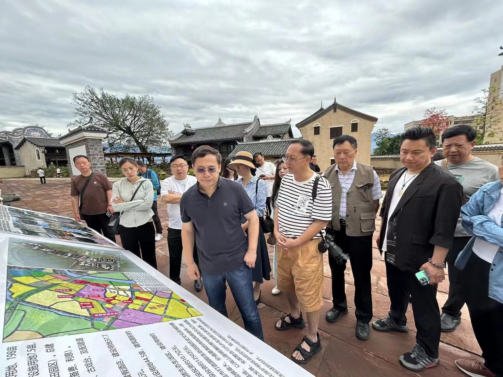 走访高山堡乡村振兴文旅项目.jpg