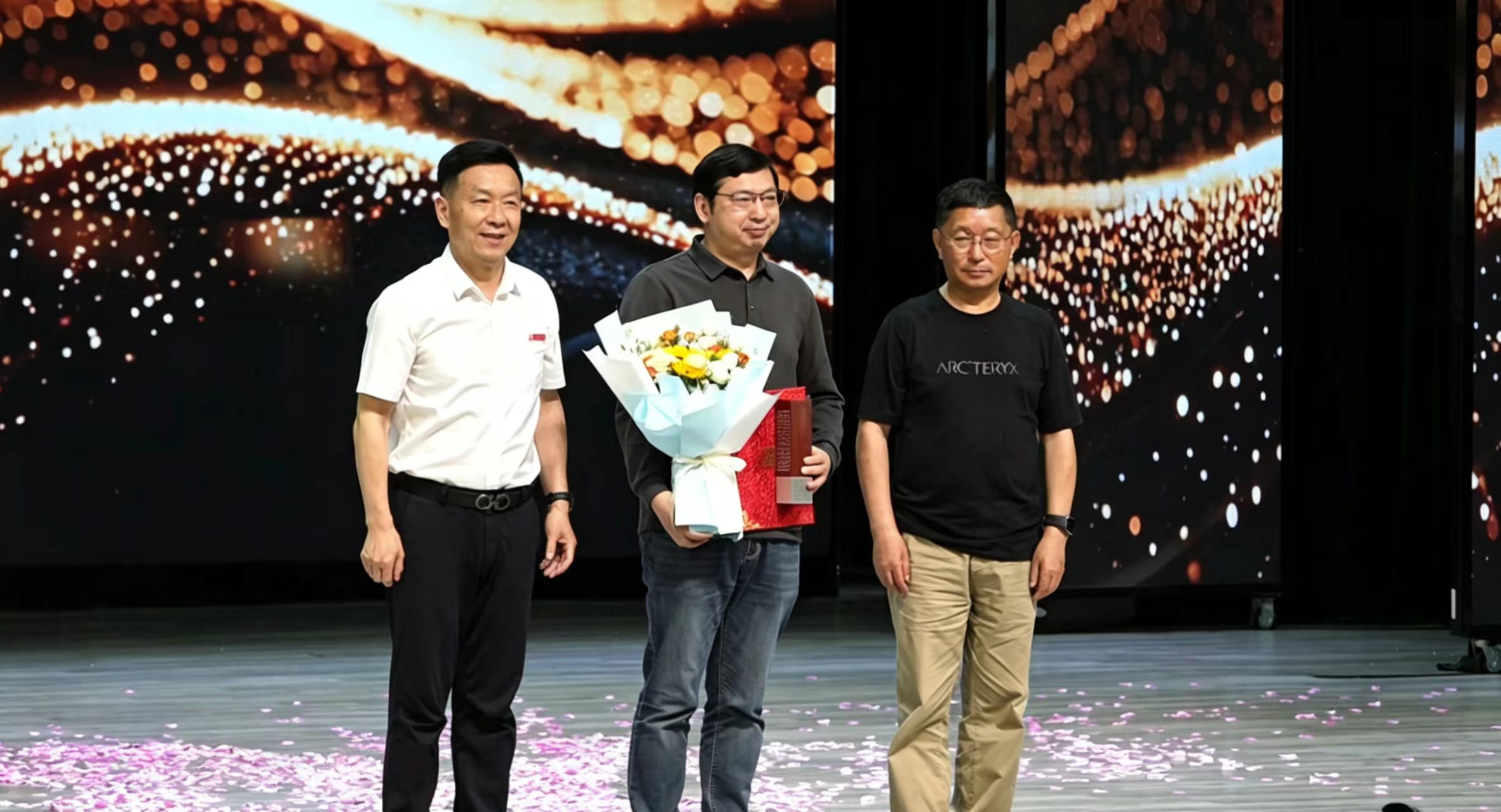 https://www.sczjw.net.cn:443/cms-web/ueditor/download?id=1074273529127288832