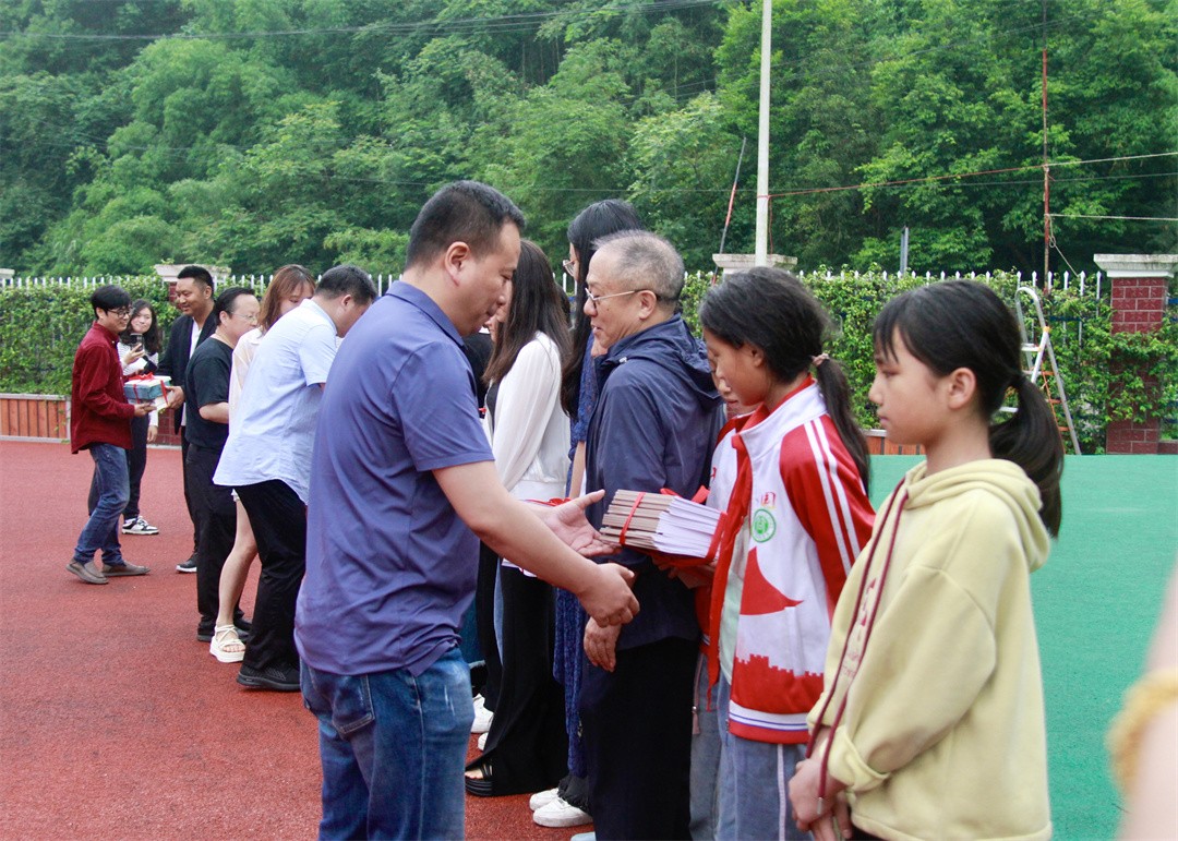 https://www.sczjw.net.cn:443/cms-web/ueditor/download?id=816168175053094912