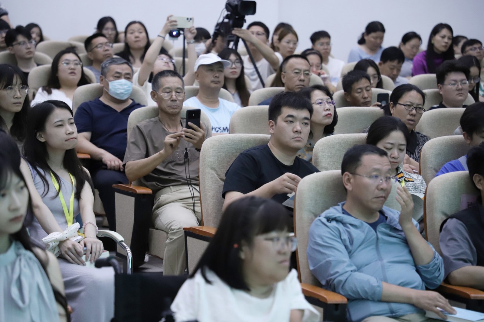 https://www.sczjw.net.cn:443/cms-web/ueditor/download?id=822632538249150464
