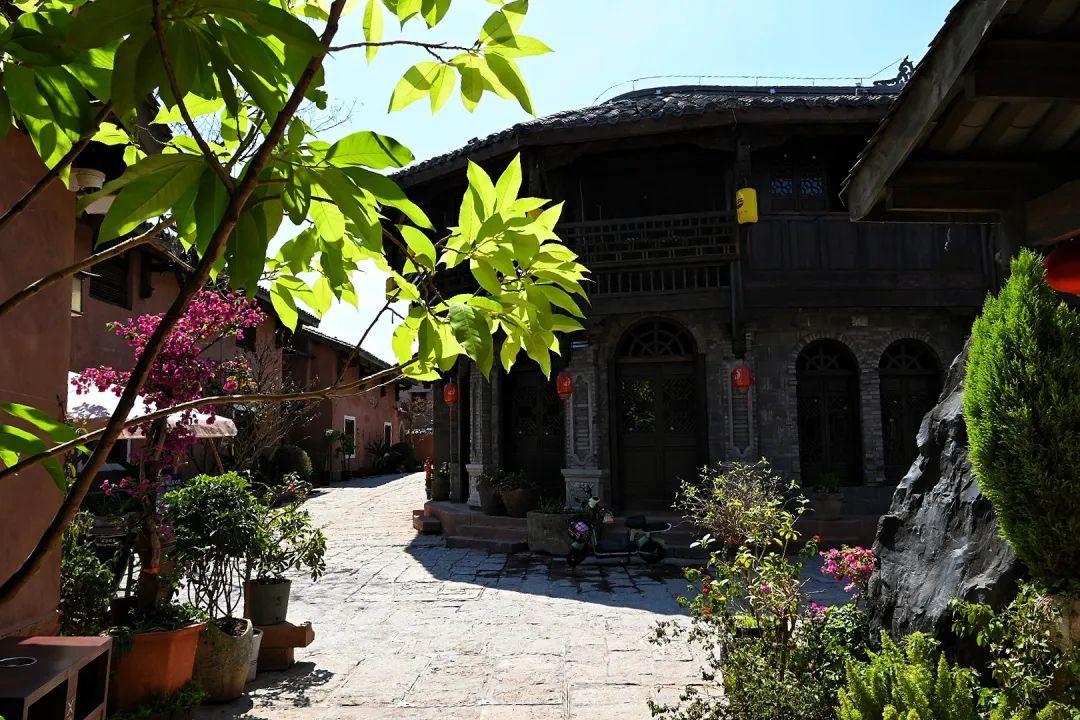 https://www.sczjw.net.cn:443/cms-web/ueditor/download?id=827349880107483136