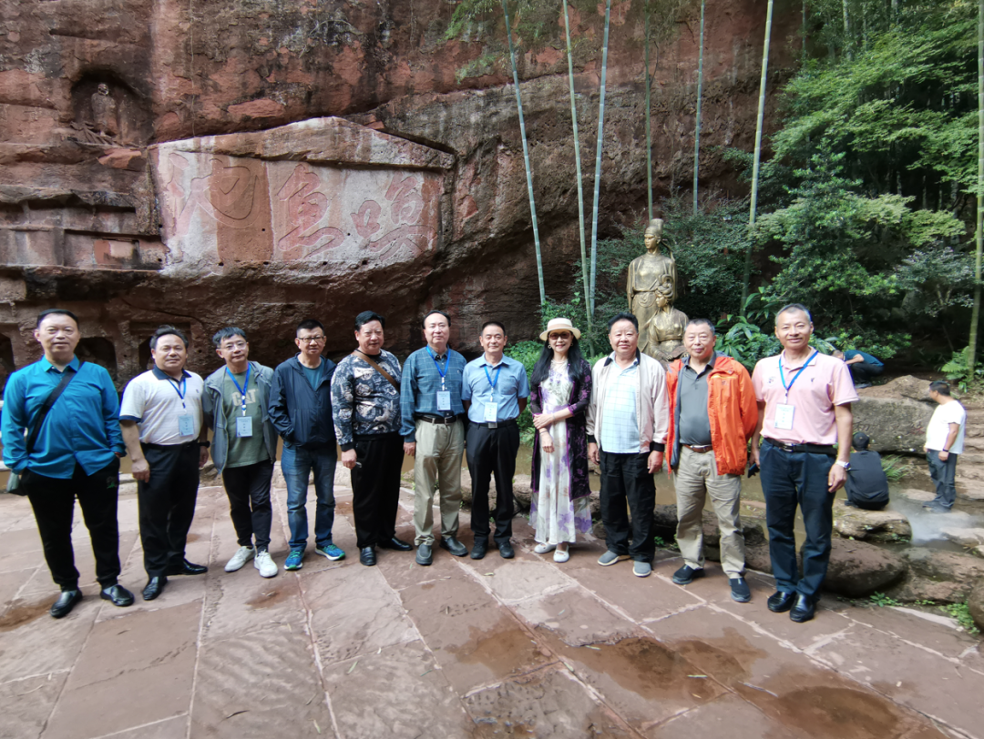 https://www.sczjw.net.cn:443/cms-web/ueditor/download?id=876385149524557824