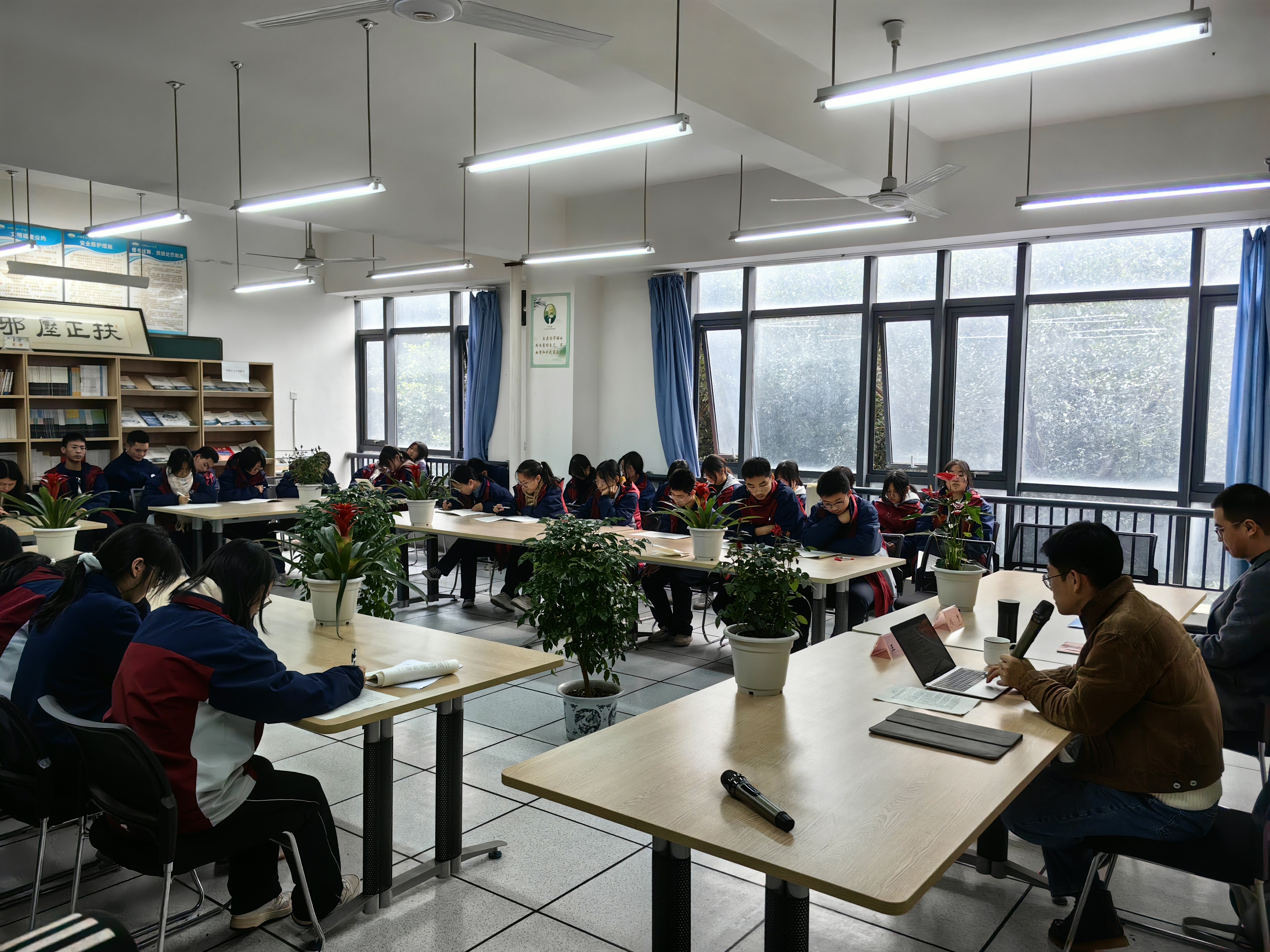 https://www.sczjw.net.cn:443/cms-web/ueditor/download?id=878499672431706112
