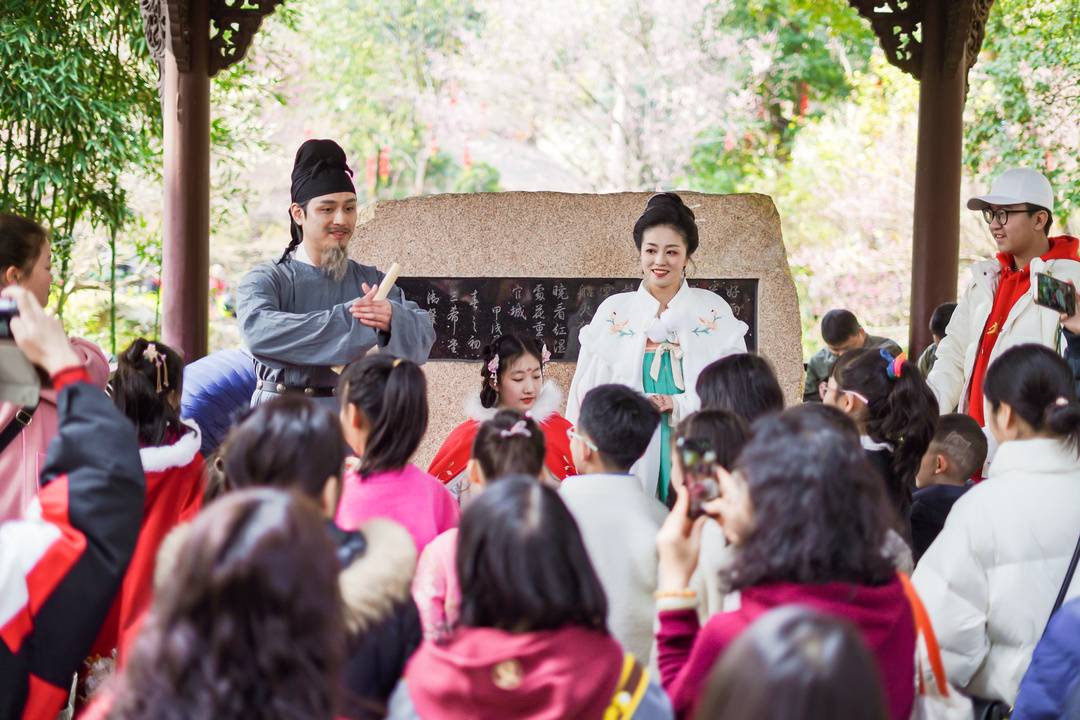 https://www.sczjw.net.cn:443/cms-web/ueditor/download?id=898428513265434624