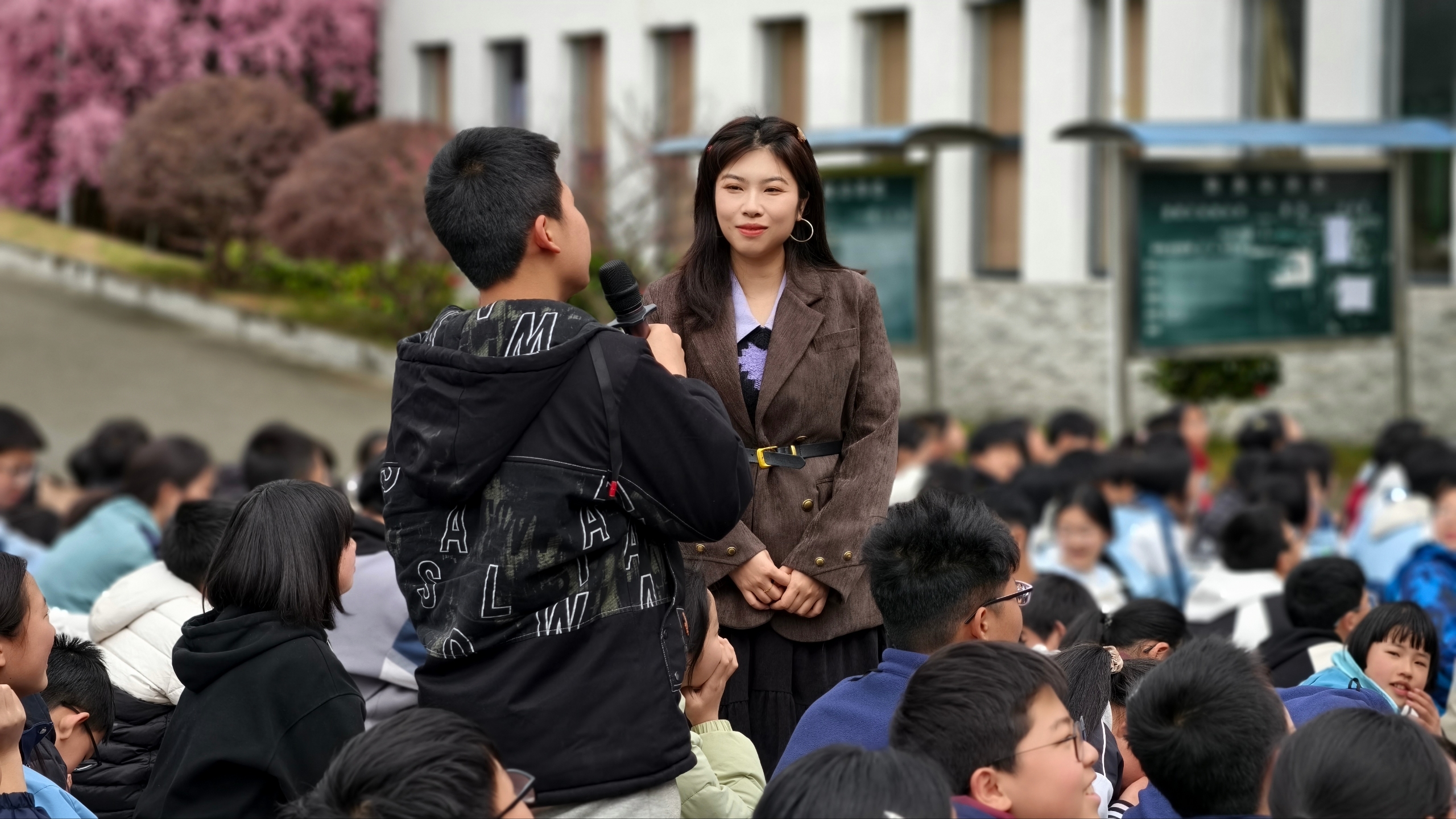 https://www.sczjw.net.cn:443/cms-web/ueditor/download?id=917655464334376960