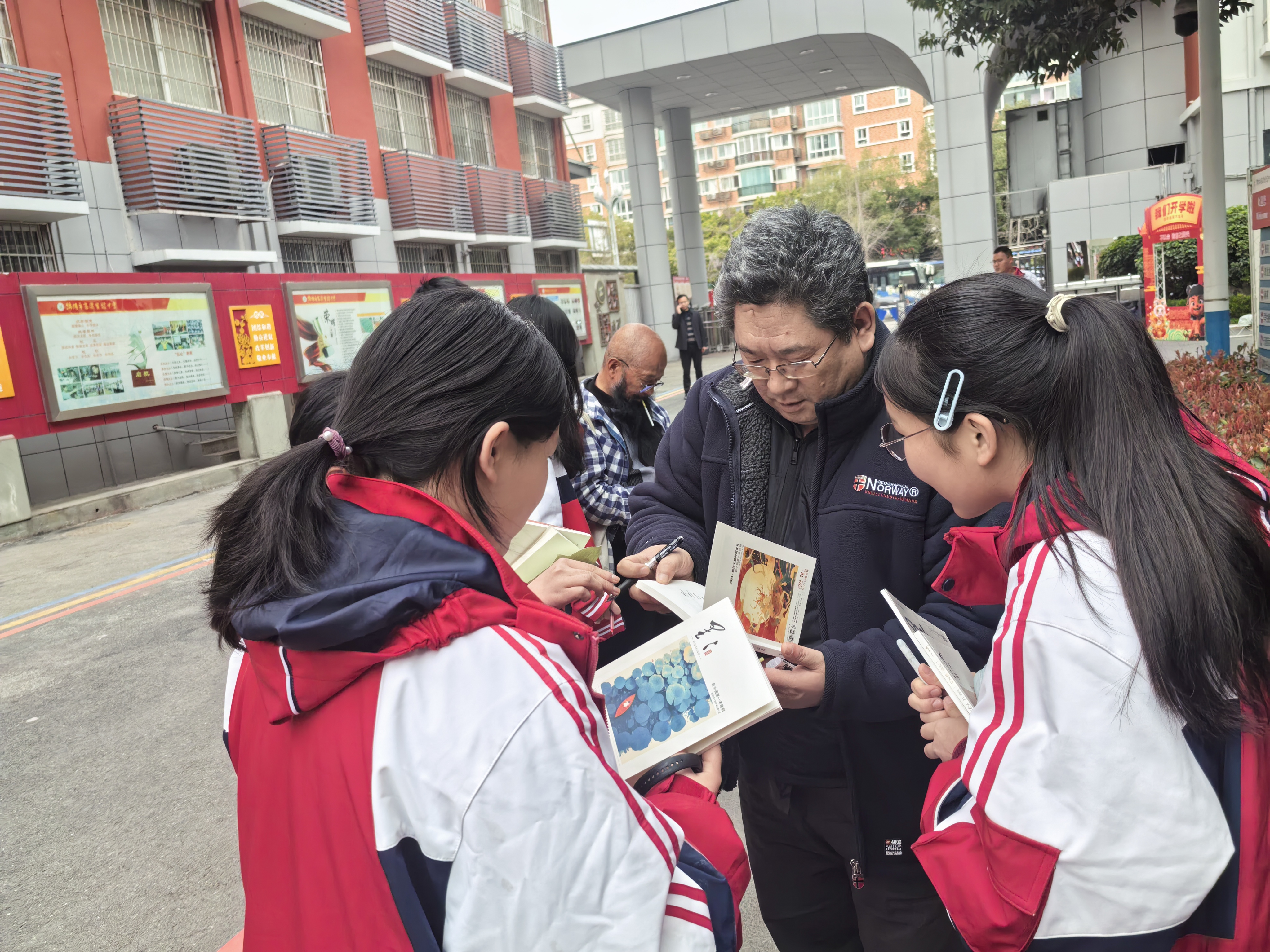 https://www.sczjw.net.cn:443/cms-web/ueditor/download?id=919400863095767040