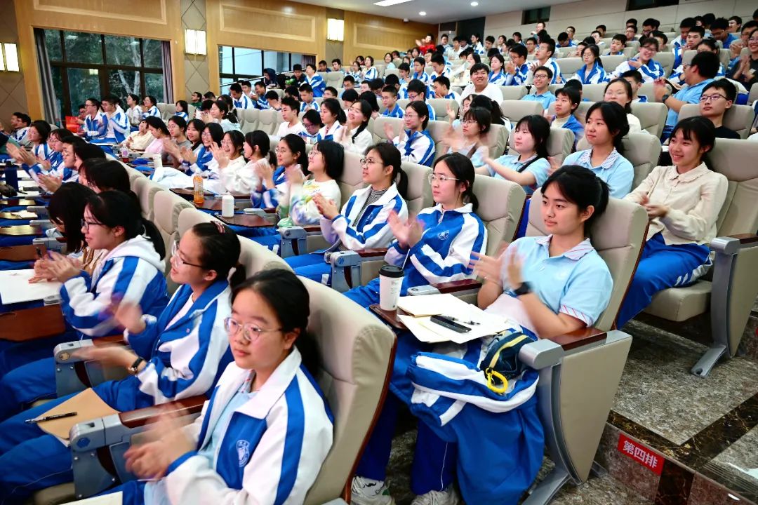 https://www.sczjw.net.cn:443/cms-web/ueditor/download?id=922357016469618688