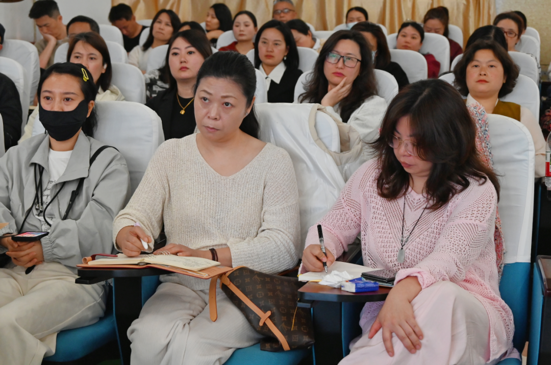 https://www.sczjw.net.cn:443/cms-web/ueditor/download?id=926992305196548096