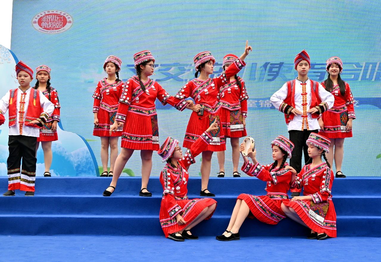 https://www.sczjw.net.cn:443/cms-web/ueditor/download?id=942203353528057856