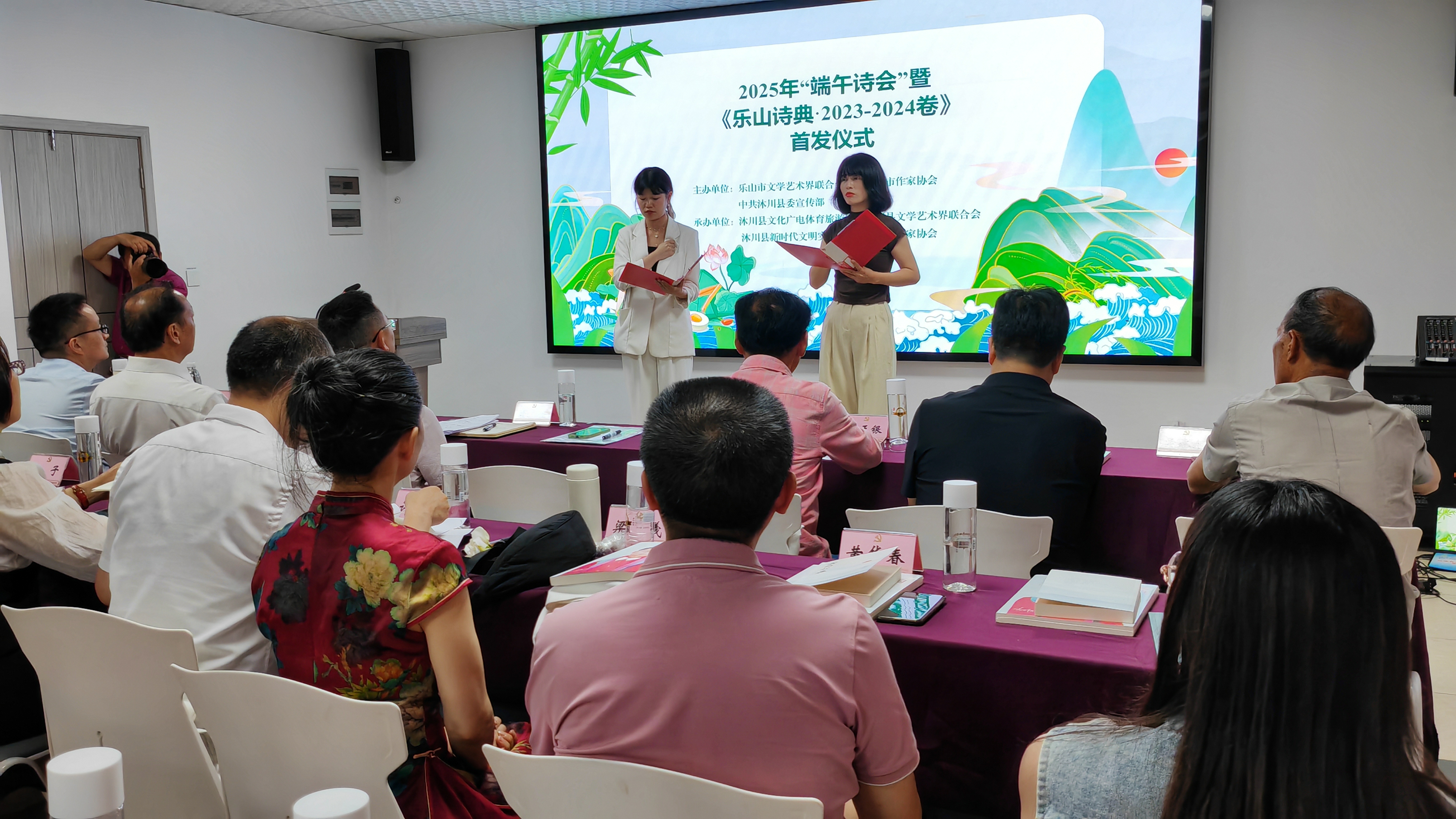 https://www.sczjw.net.cn:443/cms-web/ueditor/download?id=945532777589686272