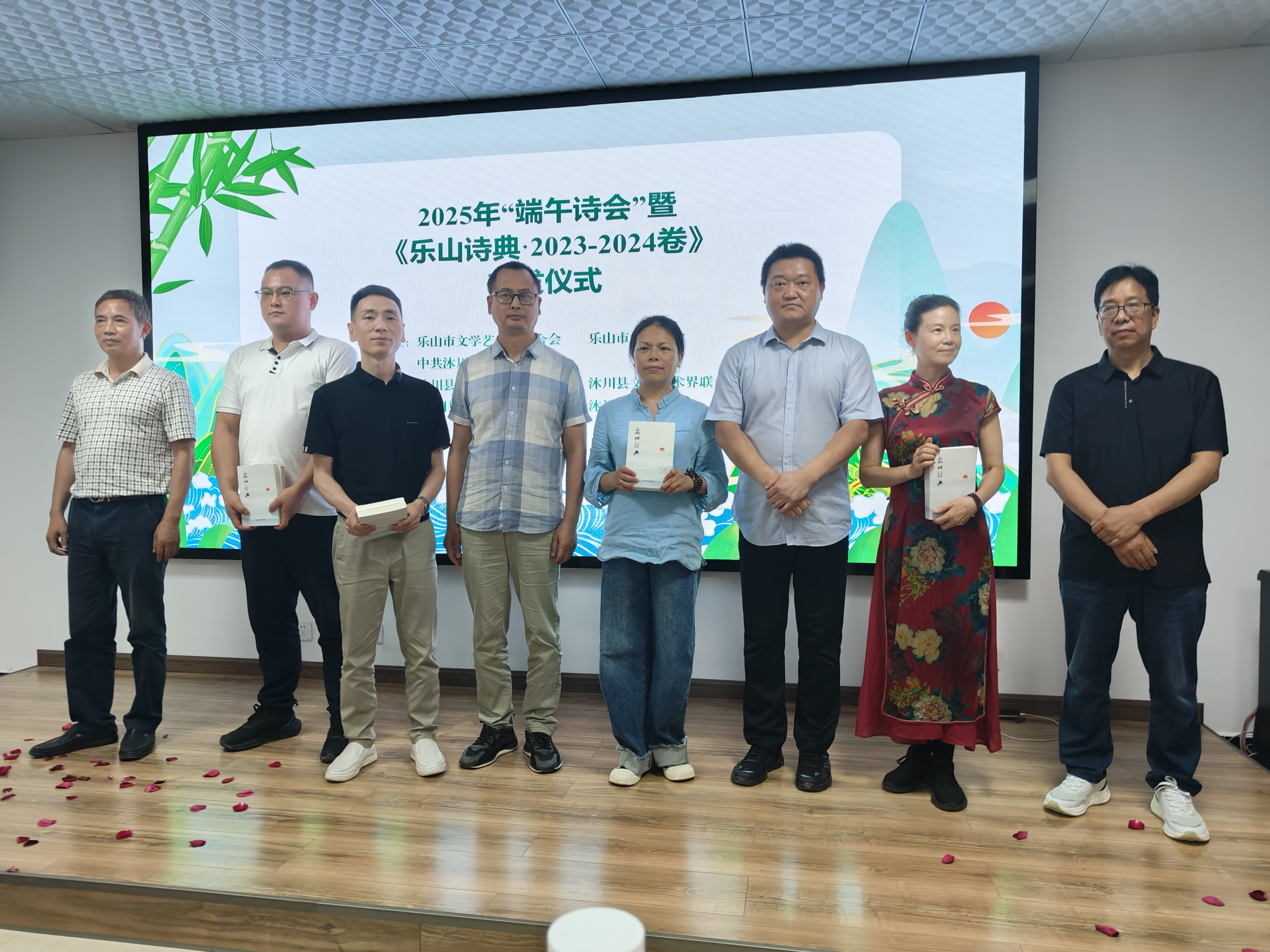 https://www.sczjw.net.cn:443/cms-web/ueditor/download?id=945532871772782592