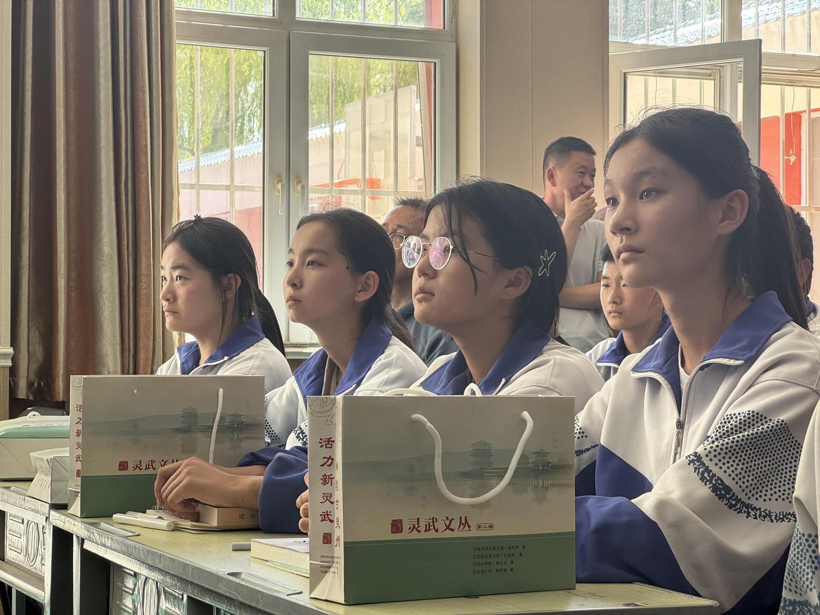 https://www.sczjw.net.cn:443/cms-web/ueditor/download?id=947720055892262912
