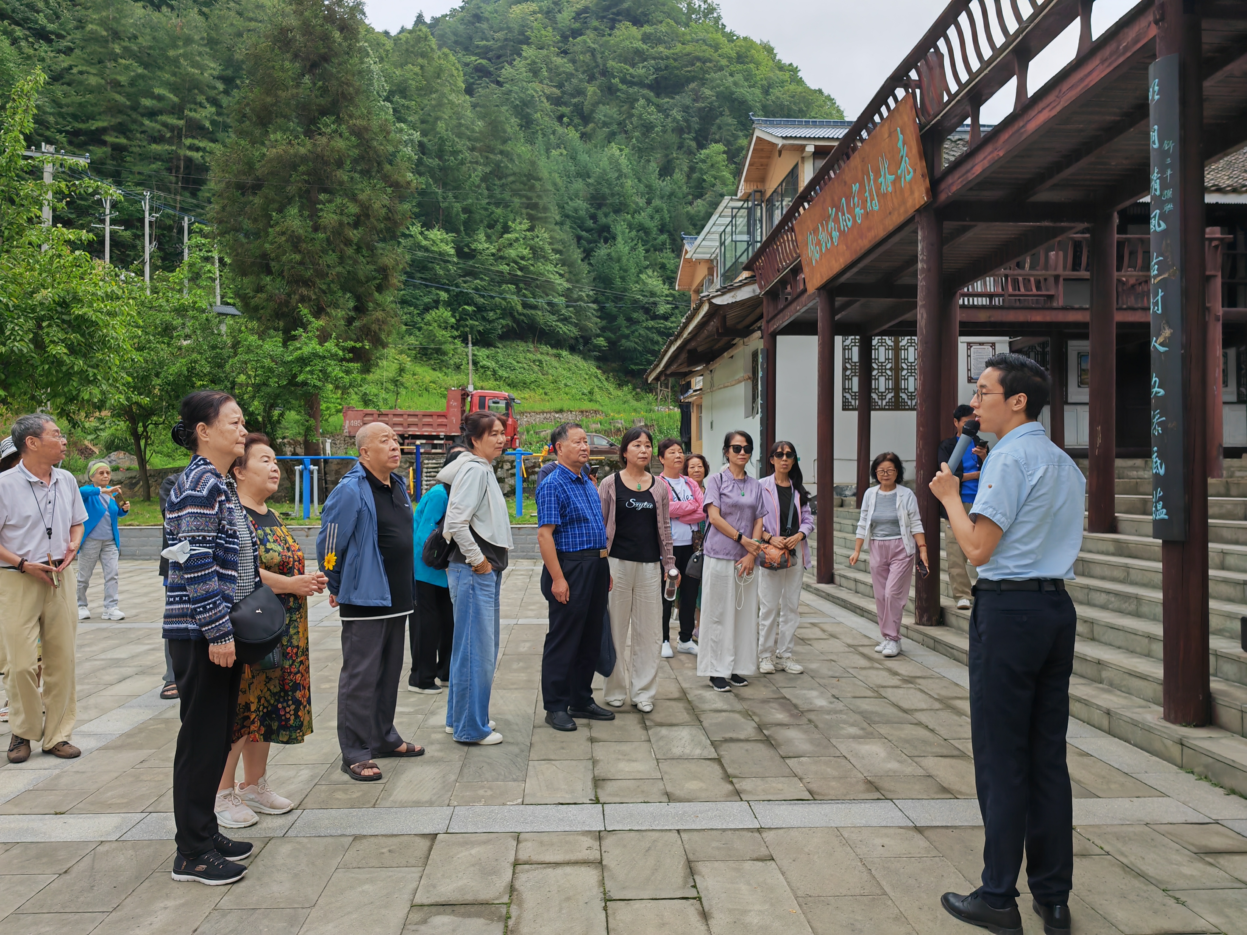 https://www.sczjw.net.cn:443/cms-web/ueditor/download?id=952783749178376192