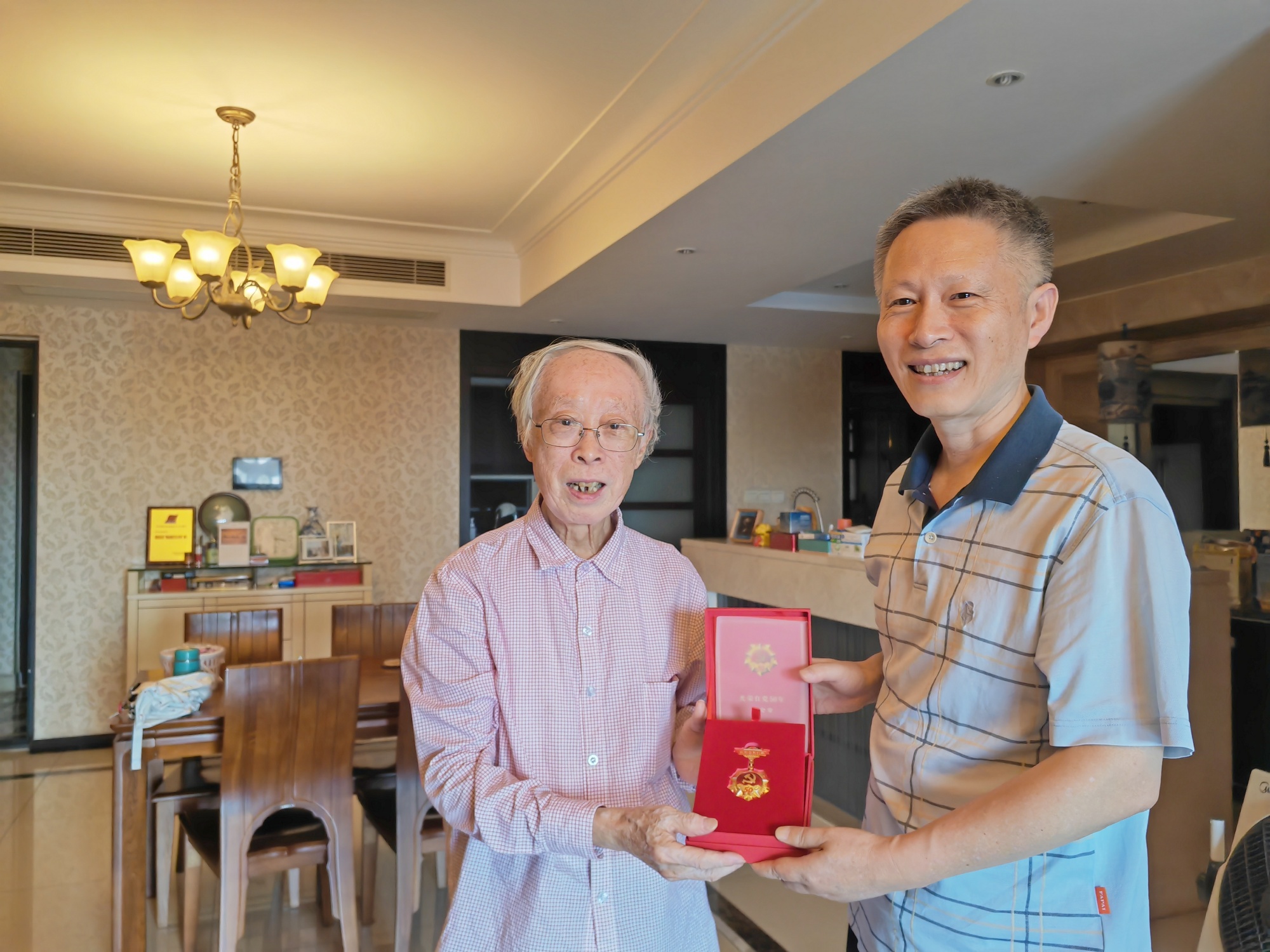 https://www.sczjw.net.cn:443/cms-web/ueditor/download?id=957442923564810240