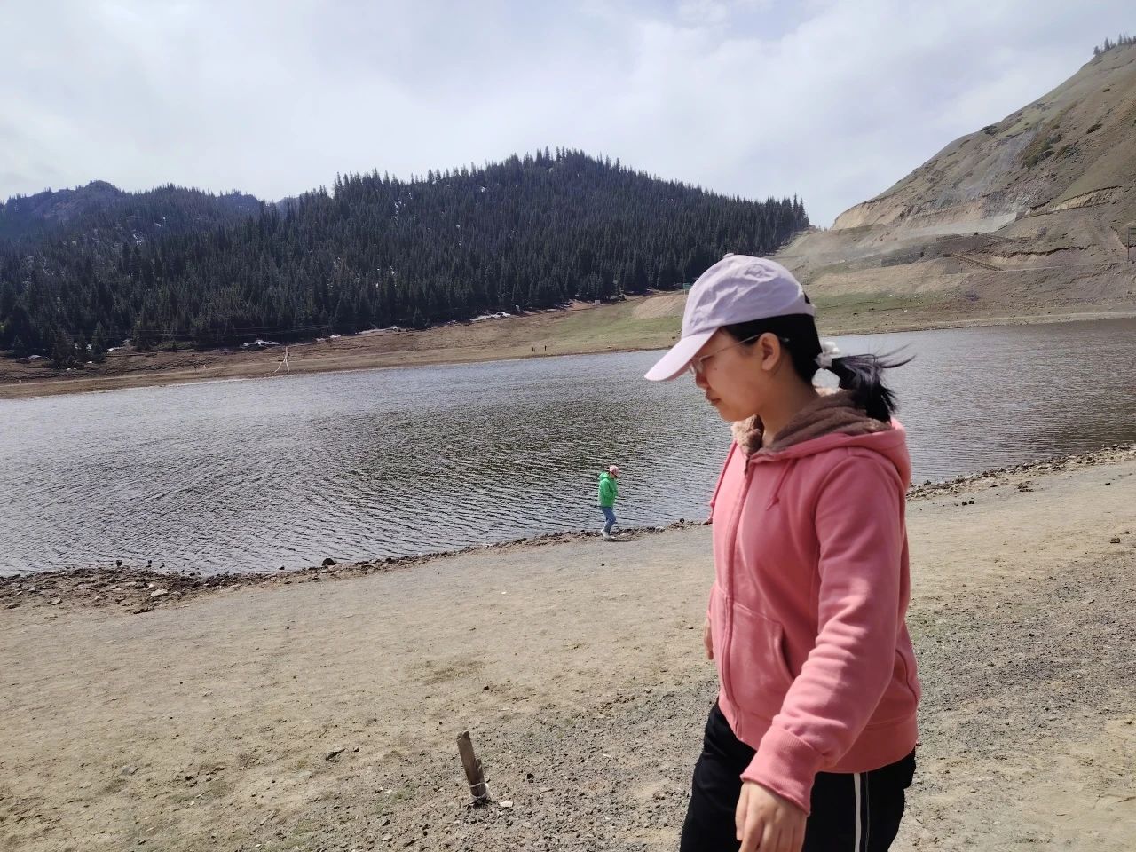 https://www.sczjw.net.cn:443/cms-web/ueditor/download?id=960686607139782656