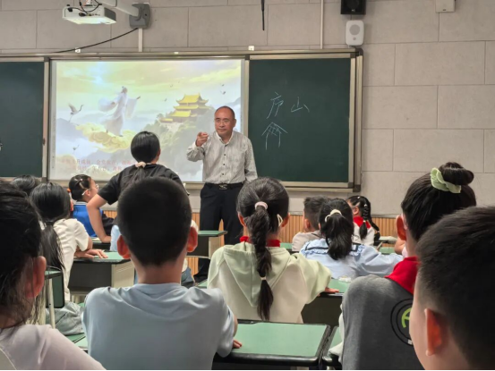 https://www.sczjw.net.cn:443/cms-web/ueditor/download?id=995929954398289920