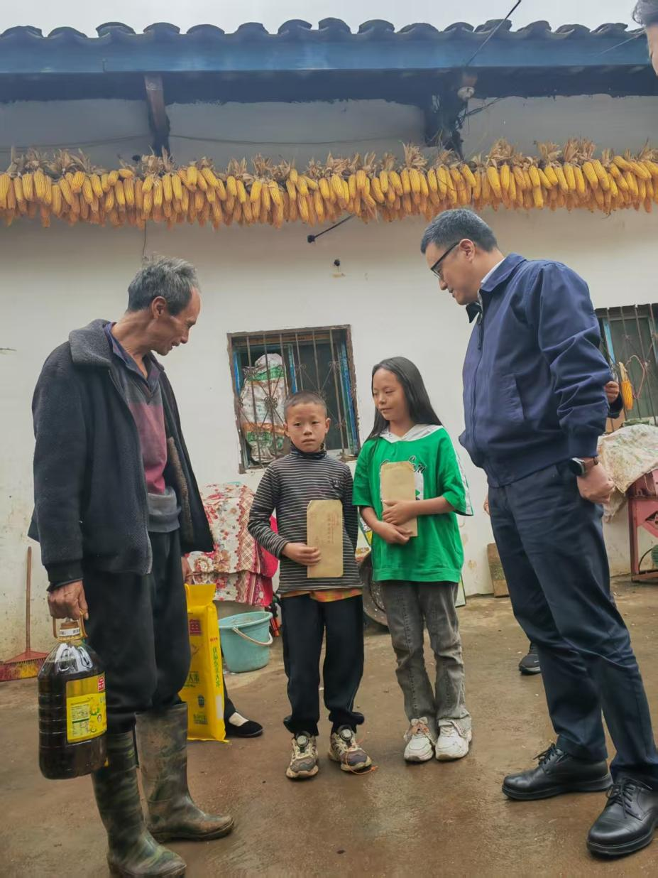 https://www.sczjw.net.cn:443/cms-web/ueditor/download?id=997063638182576128